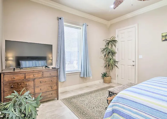 South Padre Island Condo - 200 Ft To Beach!