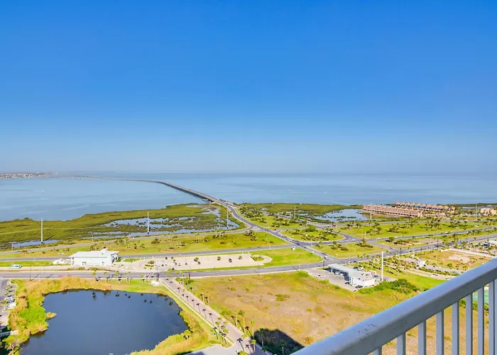 Luxe 28Th-Floor S Tower Condo: Ocean & Spacex View