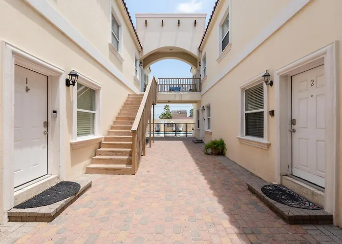 1St Floor 2 Bed 2 Bath Condo W Pool By Beach