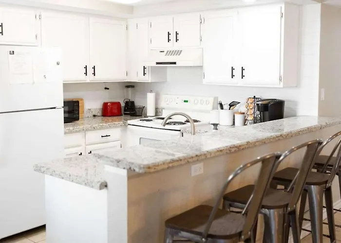 2 Bed 2 Bath 1St Floor Condo W Pool By Beach